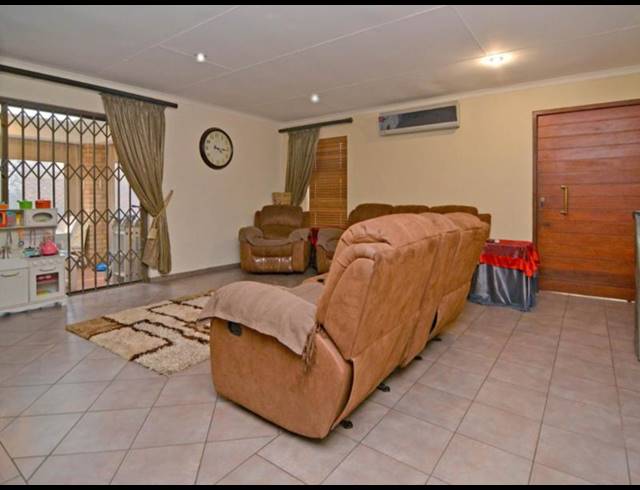 3 BEDROOM HOUSE FOR SALE IN GLEN ERASMIA